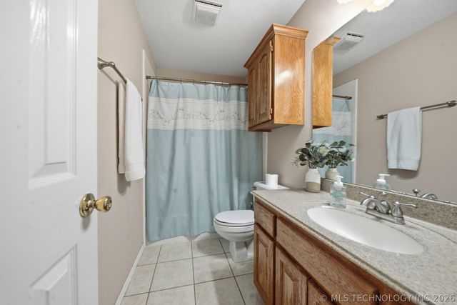 9952 E Shadowlake Drive, Claremore, OK 74017