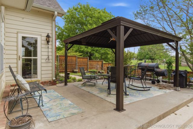 9952 E Shadowlake Drive, Claremore, OK 74017