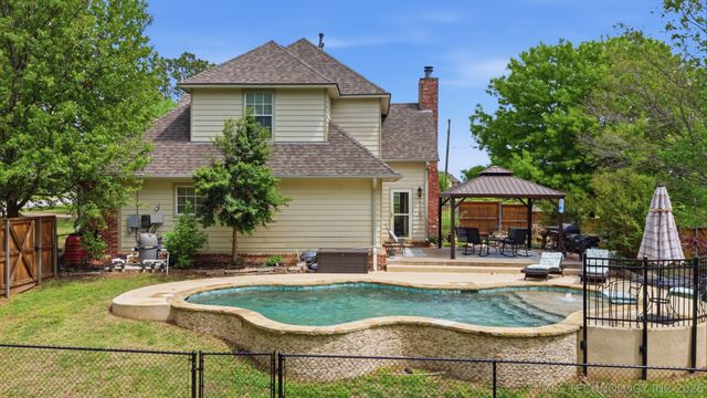 9952 E Shadowlake Drive, Claremore, OK 74017