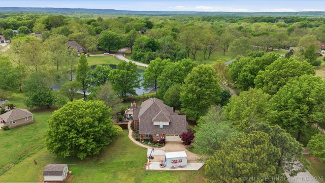 9952 E Shadowlake Drive, Claremore, OK 74017