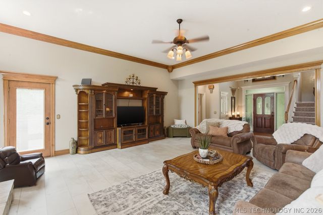 9952 E Shadowlake Drive, Claremore, OK 74017