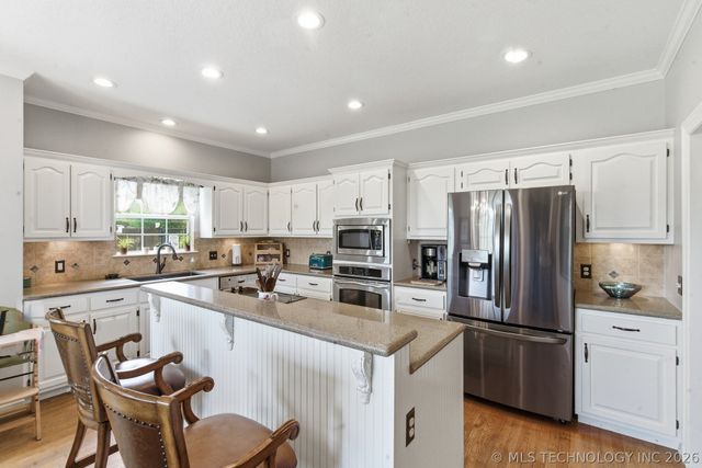 9952 E Shadowlake Drive, Claremore, OK 74017