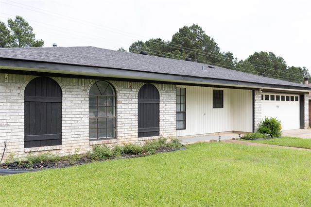 9213 Scotch Pine Drive, Shreveport, LA 71118