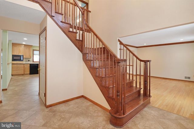 5 MARY CT, Cranbury, NJ 08512