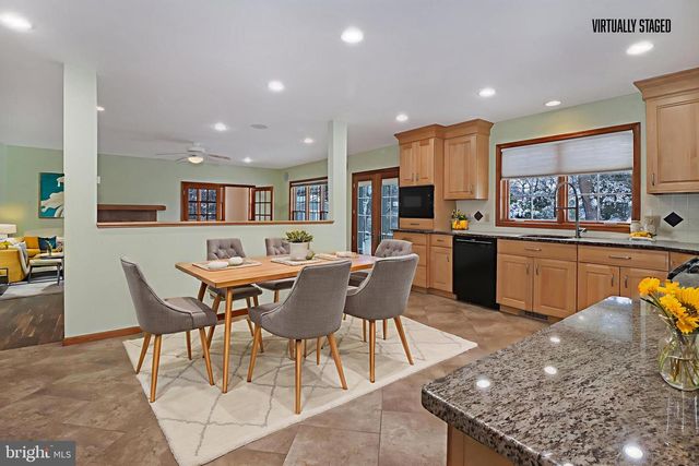 5 MARY CT, Cranbury, NJ 08512