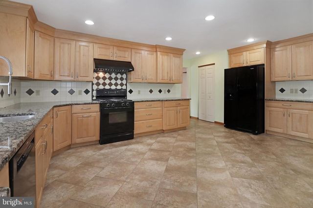 5 MARY CT, Cranbury, NJ 08512