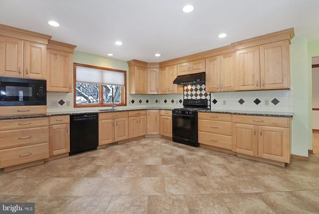 5 MARY CT, Cranbury, NJ 08512