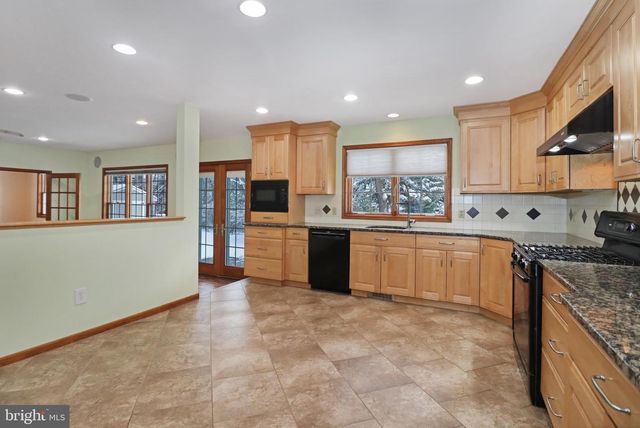 5 MARY CT, Cranbury, NJ 08512