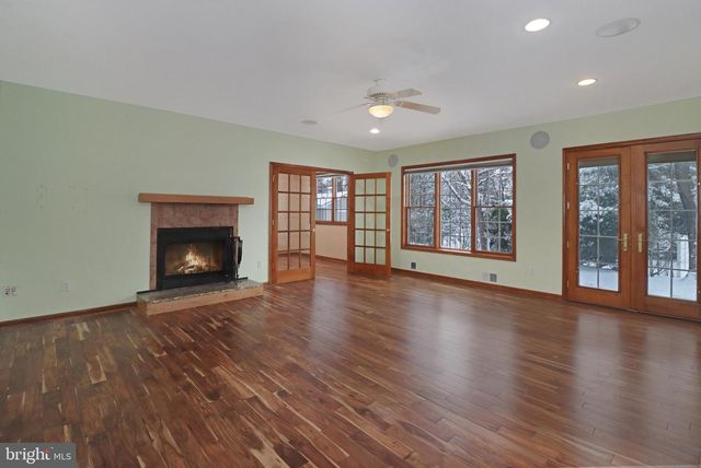 5 MARY CT, Cranbury, NJ 08512