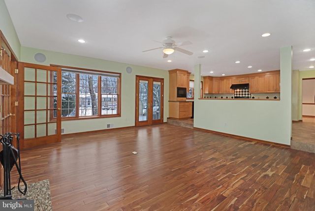 5 MARY CT, Cranbury, NJ 08512