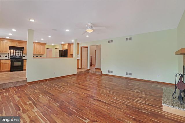 5 MARY CT, Cranbury, NJ 08512