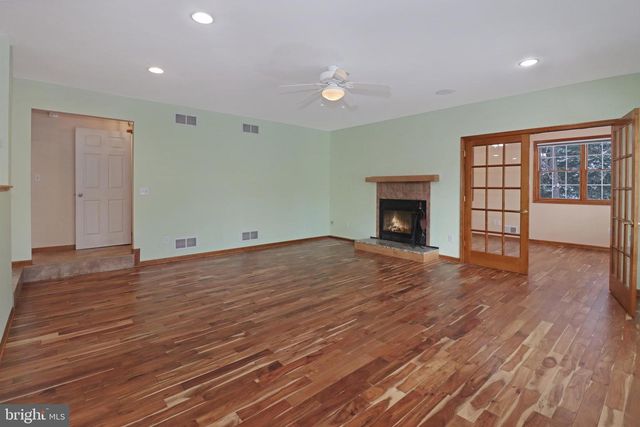 5 MARY CT, Cranbury, NJ 08512