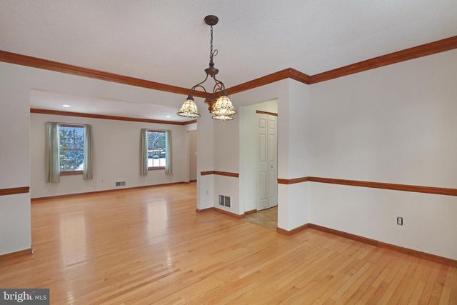 5 MARY CT, Cranbury, NJ 08512