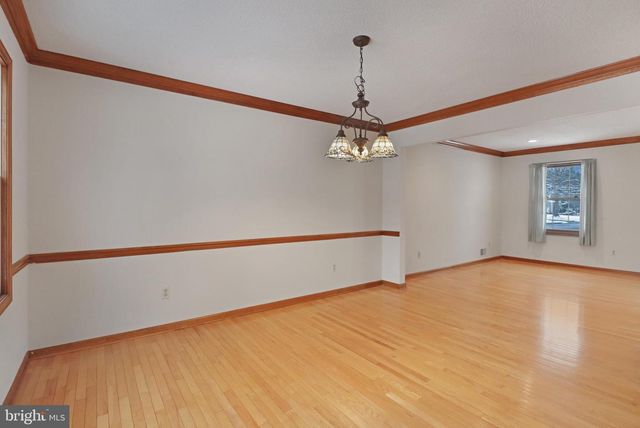 5 MARY CT, Cranbury, NJ 08512