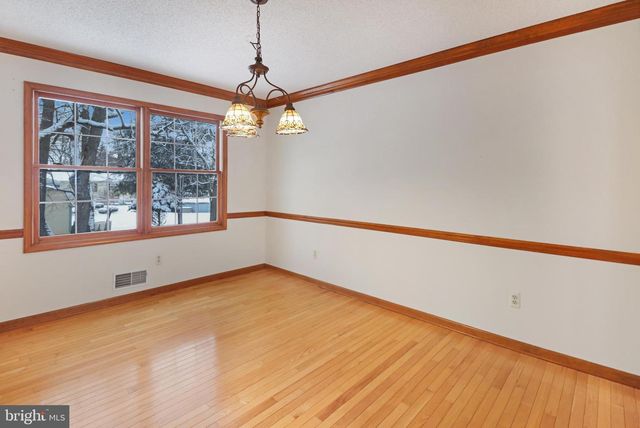 5 MARY CT, Cranbury, NJ 08512