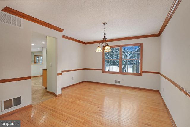 5 MARY CT, Cranbury, NJ 08512