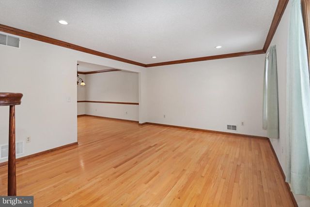 5 MARY CT, Cranbury, NJ 08512