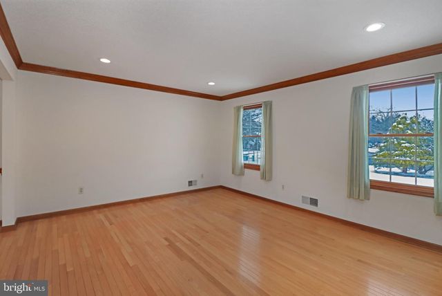 5 MARY CT, Cranbury, NJ 08512