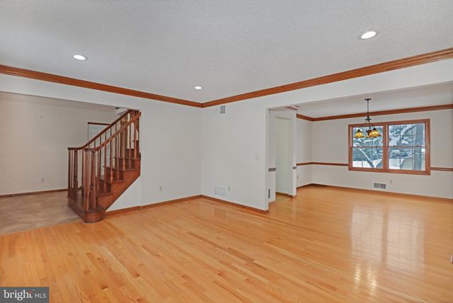 5 MARY CT, Cranbury, NJ 08512