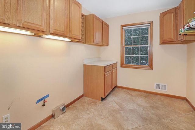 5 MARY CT, Cranbury, NJ 08512