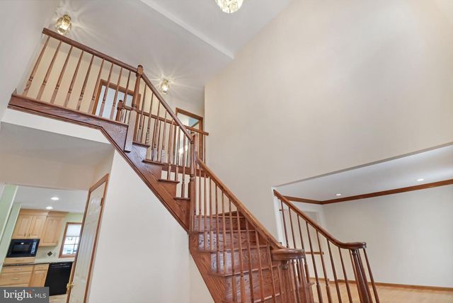 5 MARY CT, Cranbury, NJ 08512