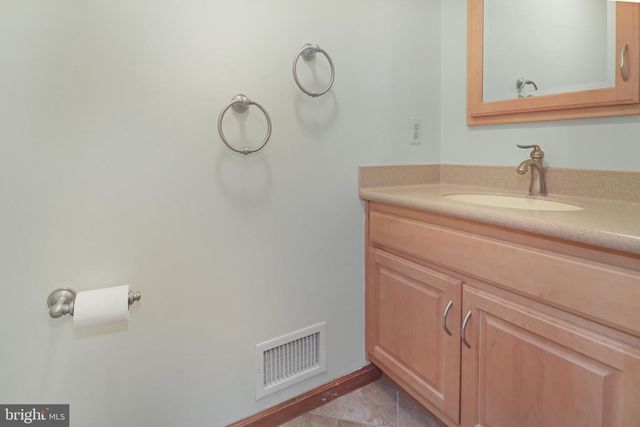 5 MARY CT, Cranbury, NJ 08512