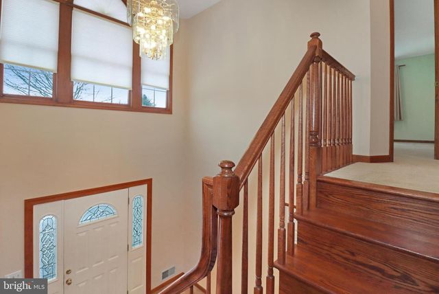 5 MARY CT, Cranbury, NJ 08512