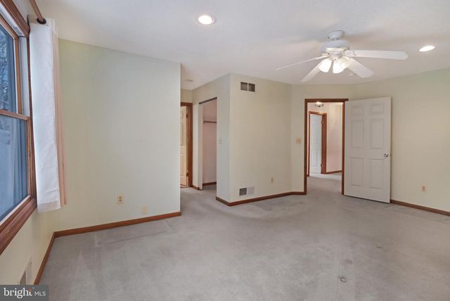 5 MARY CT, Cranbury, NJ 08512