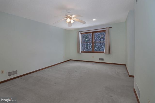 5 MARY CT, Cranbury, NJ 08512