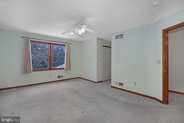 5 MARY CT, Cranbury, NJ 08512