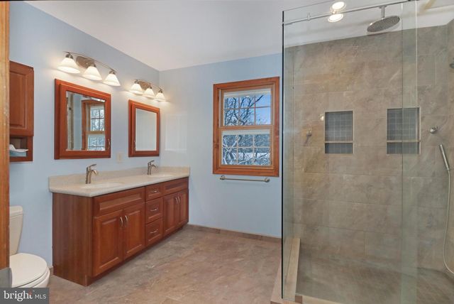 5 MARY CT, Cranbury, NJ 08512