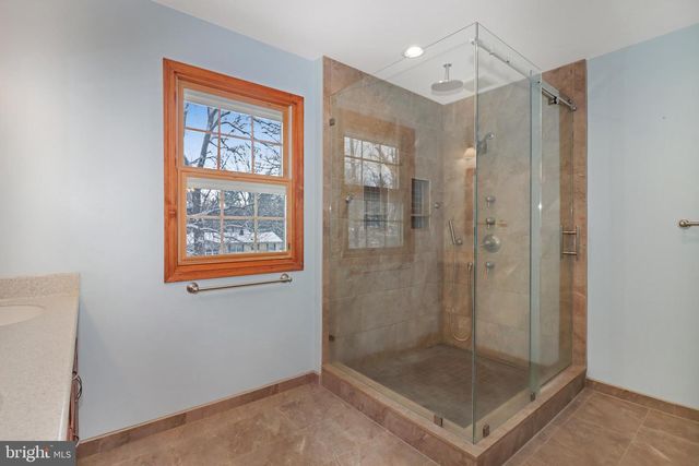 5 MARY CT, Cranbury, NJ 08512