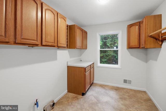 5 MARY CT, Cranbury, NJ 08512