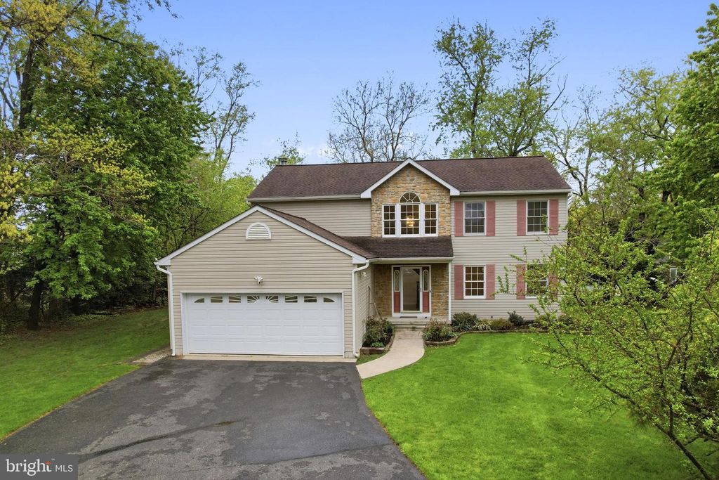 5 MARY CT, Cranbury, NJ 08512
