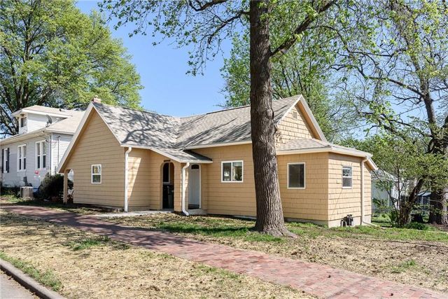 811 Dakota Street, Leavenworth, KS 66048