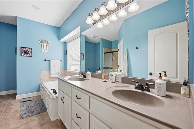 1601 Chisam Road, Kearney, MO 64060