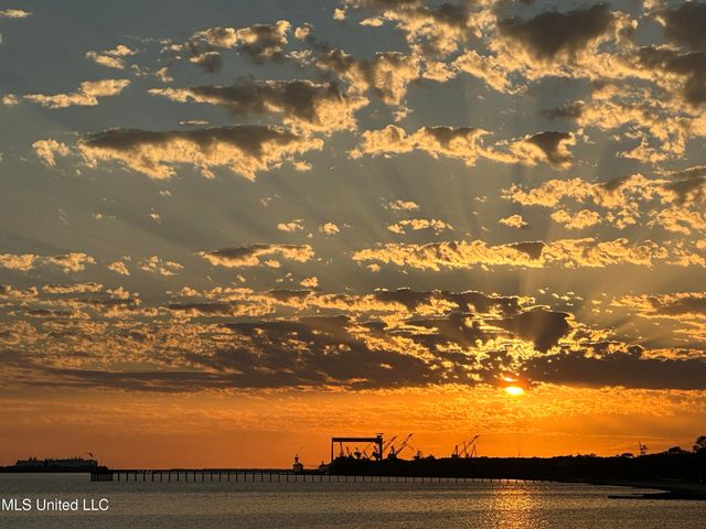 2507 Beach Boulevard, Pascagoula, MS 39567