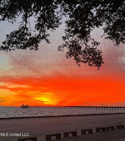 2507 Beach Boulevard, Pascagoula, MS 39567