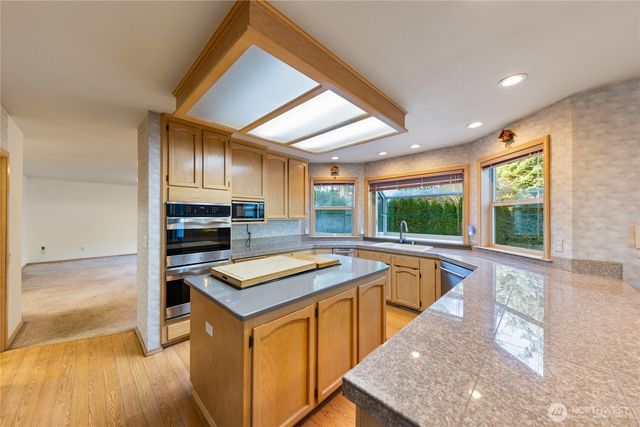 2115 Fairway Lane, Oak Harbor, WA 98277