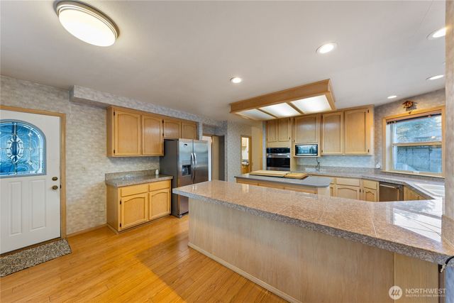 2115 Fairway Lane, Oak Harbor, WA 98277