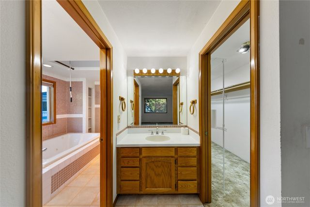 2115 Fairway Lane, Oak Harbor, WA 98277