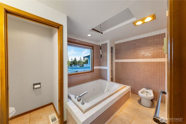 2115 Fairway Lane, Oak Harbor, WA 98277