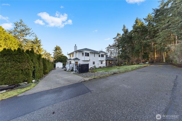 2115 Fairway Lane, Oak Harbor, WA 98277