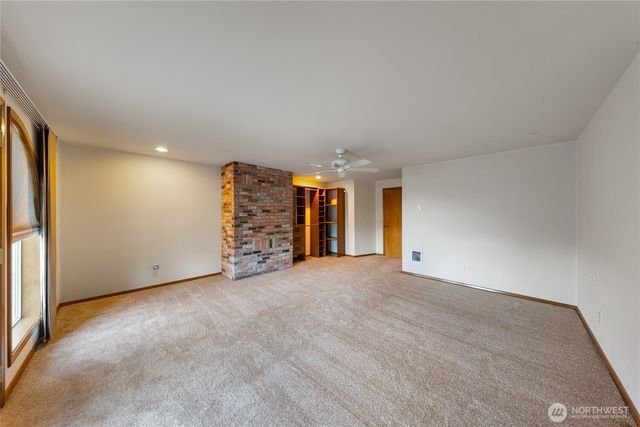 2115 Fairway Lane, Oak Harbor, WA 98277