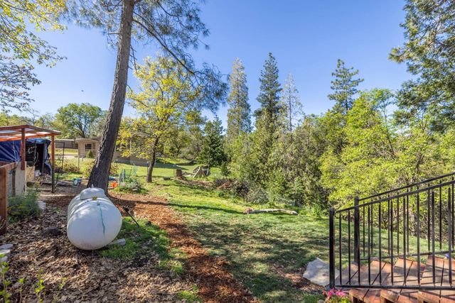 5015 Shooting Star Rd, Pollock Pines, CA 95726