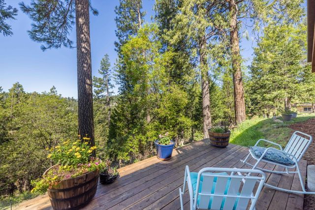 5015 Shooting Star Rd, Pollock Pines, CA 95726