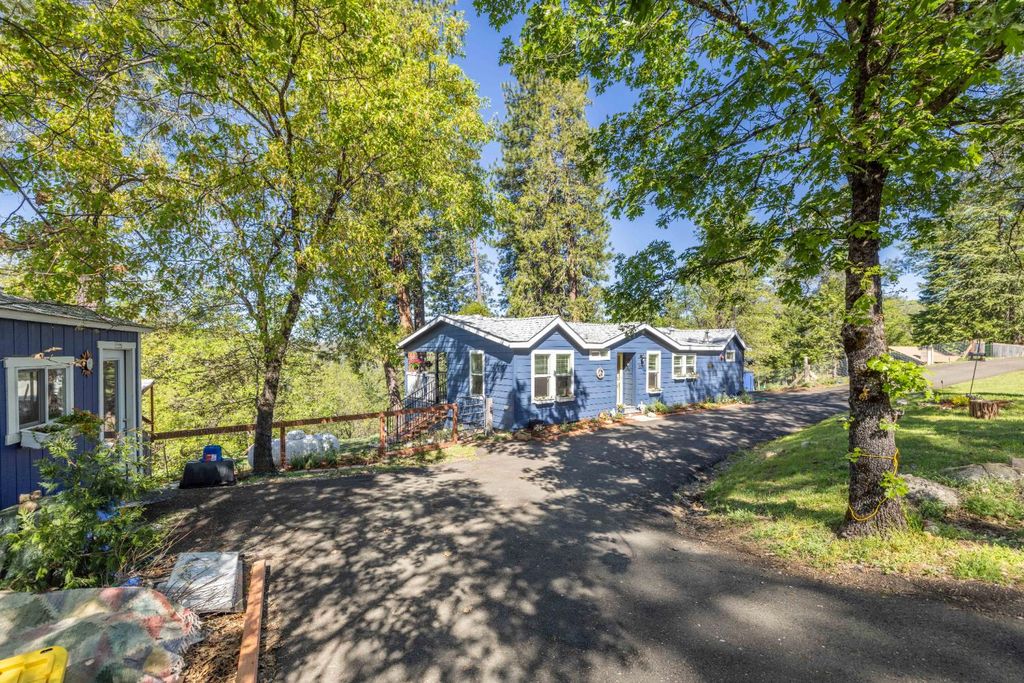 5015 Shooting Star Rd, Pollock Pines, CA 95726