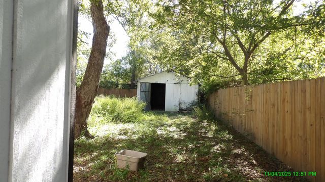 208 W ECKMAN, Longview, TX 75602