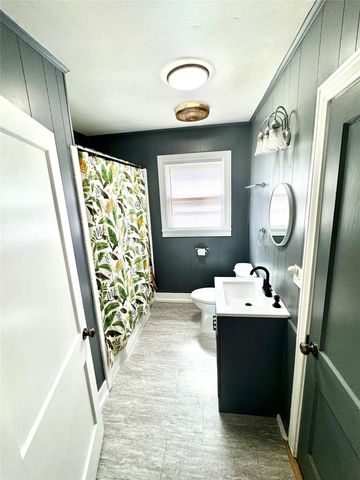 589 N Chambers ST, Giddings, TX 78942