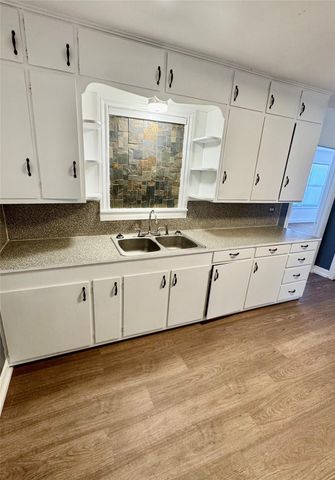 589 N Chambers ST, Giddings, TX 78942